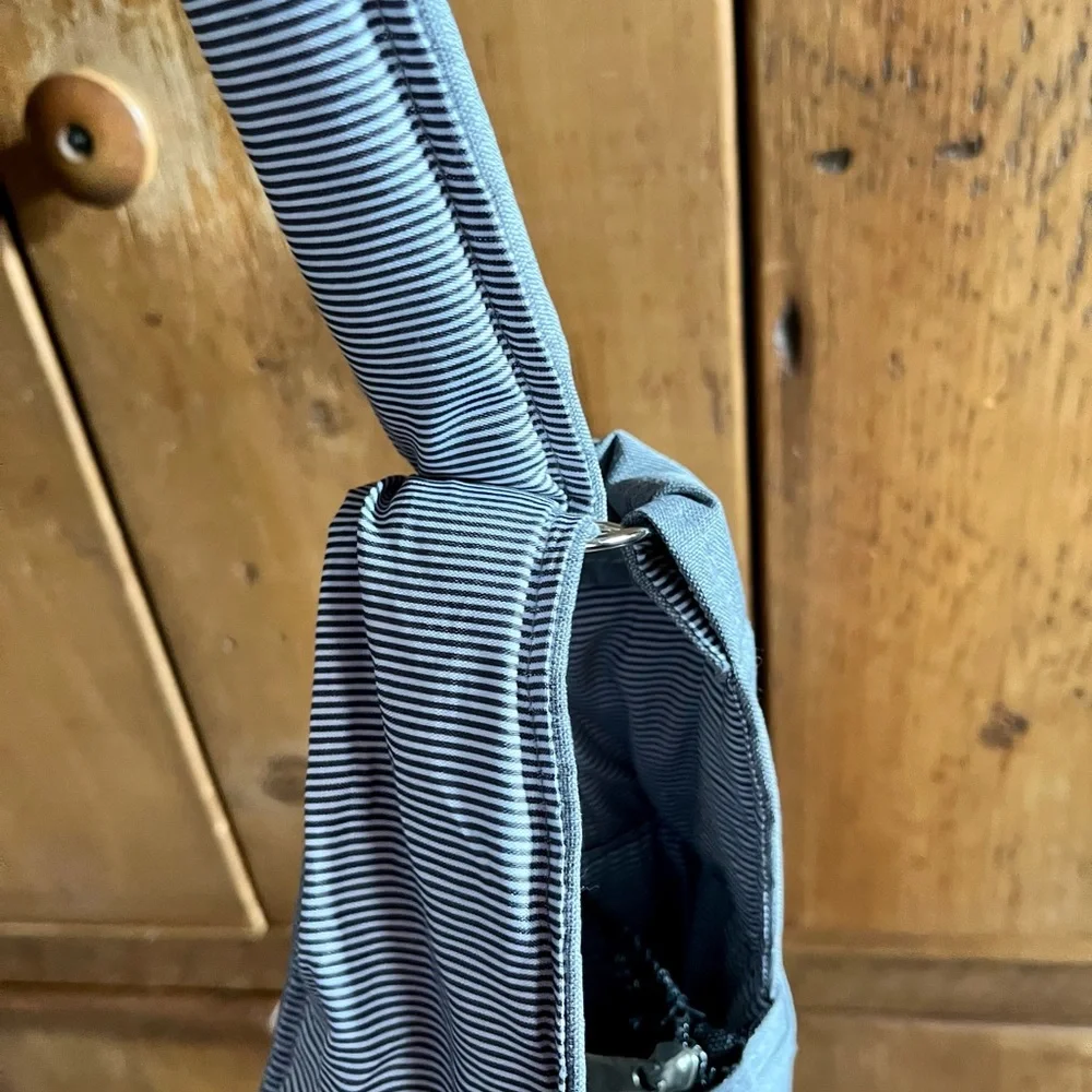 NWOT Petite Pistache Dog Carrier, Gray, Small Dogs